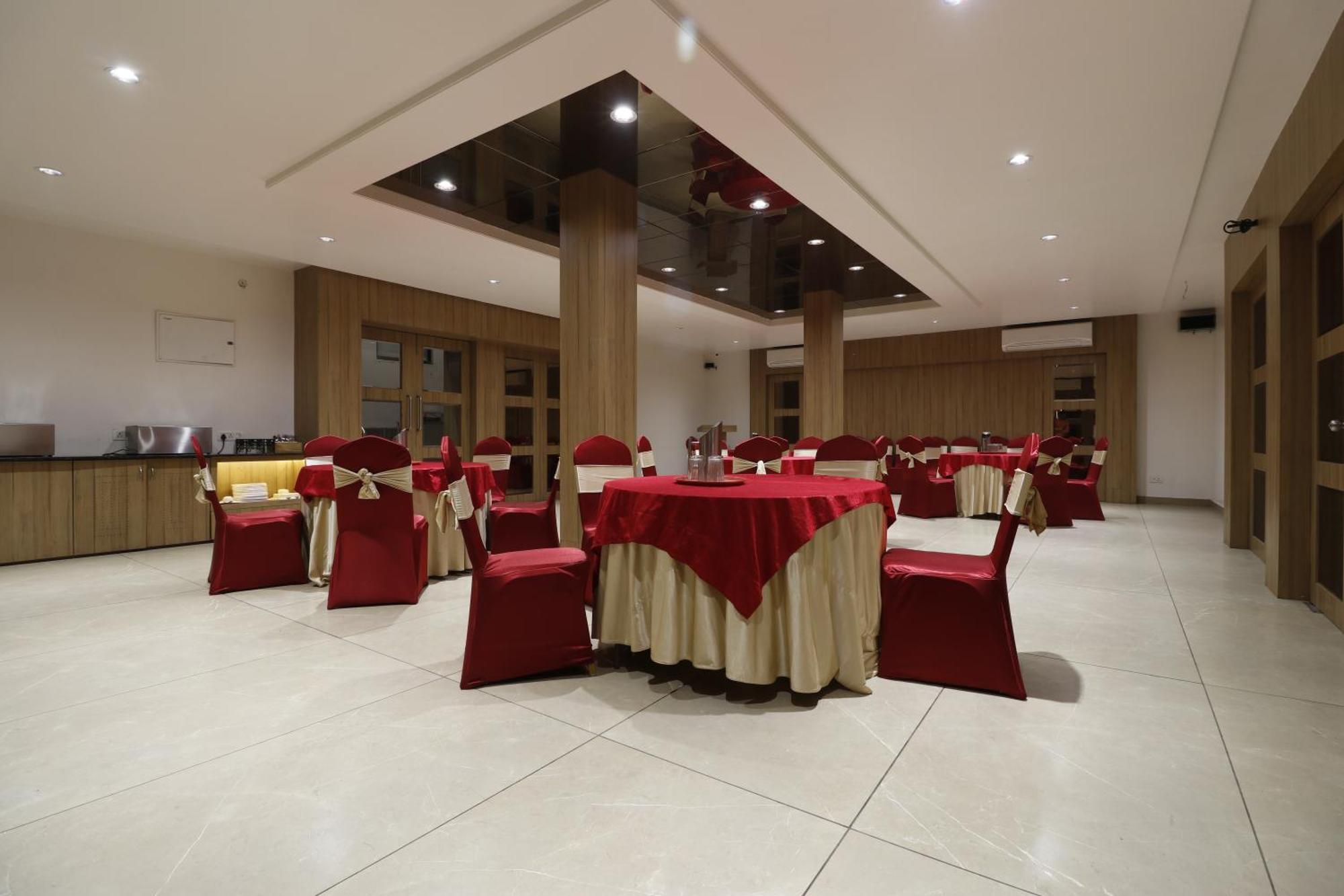 Hotel Yatri Нагпур Екстериор снимка