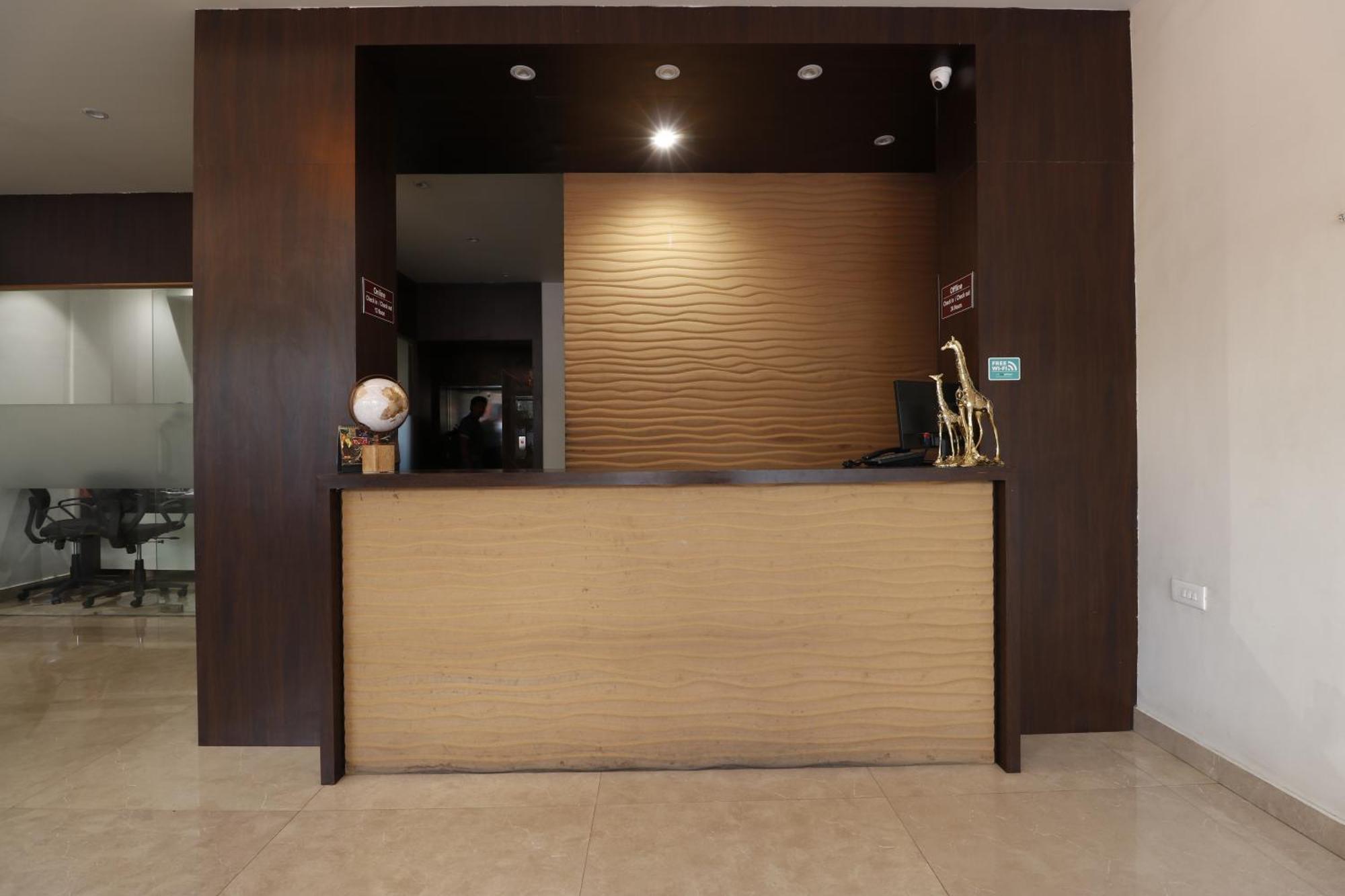 Hotel Yatri Нагпур Екстериор снимка