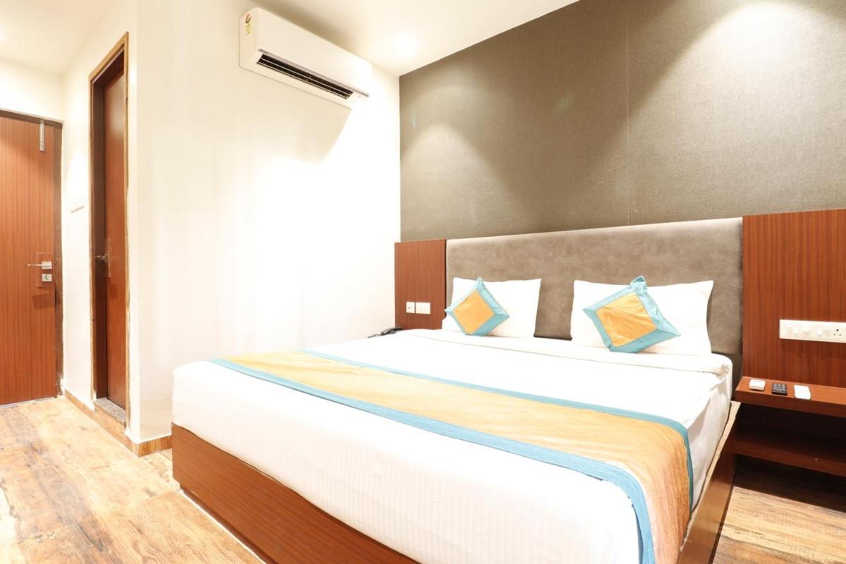 Hotel Yatri Нагпур Екстериор снимка