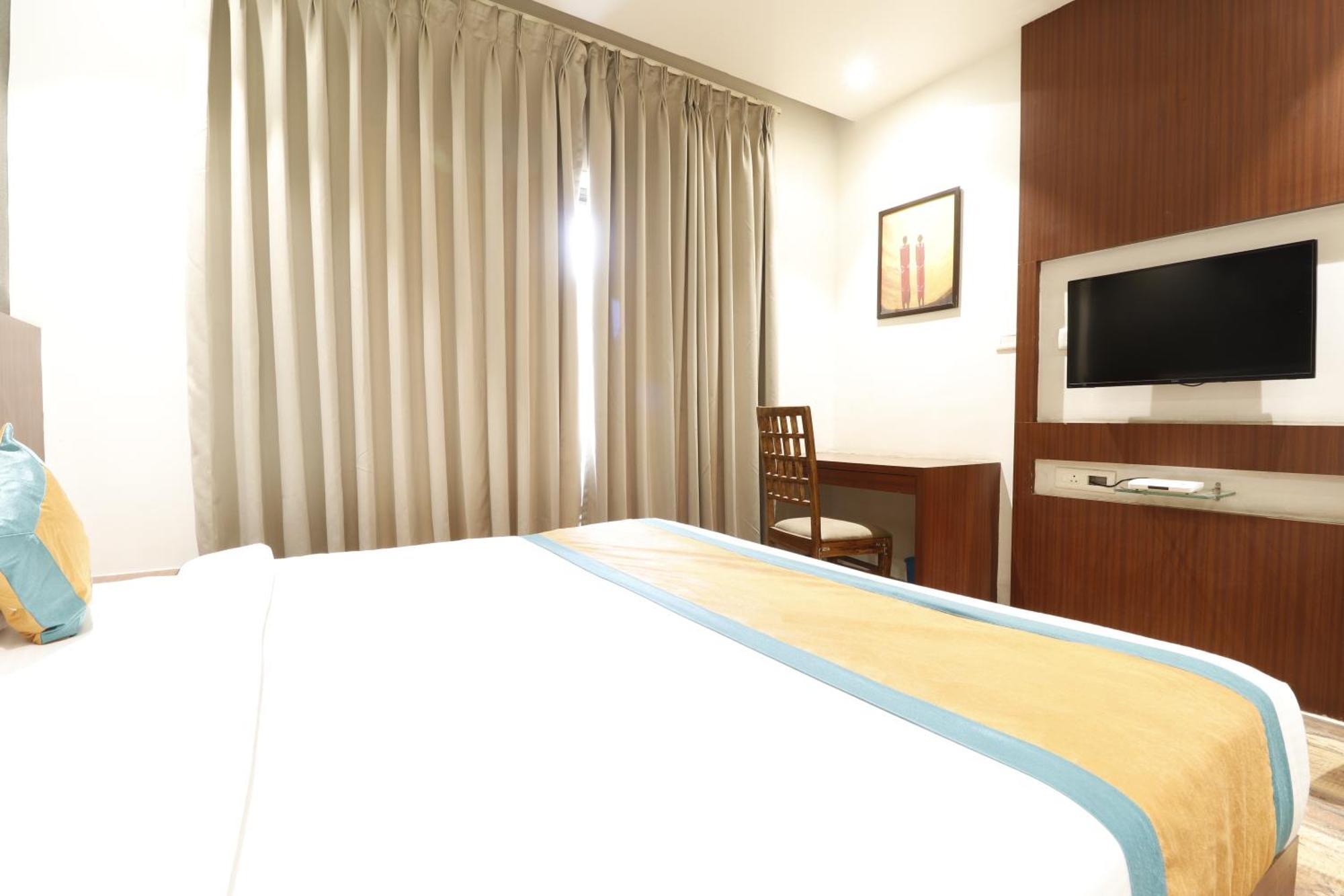 Hotel Yatri Нагпур Екстериор снимка