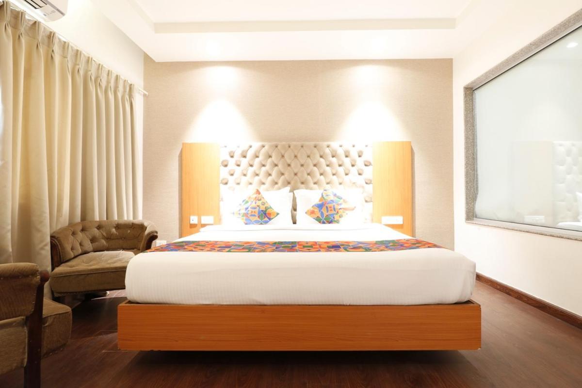 Hotel Yatri Нагпур Екстериор снимка