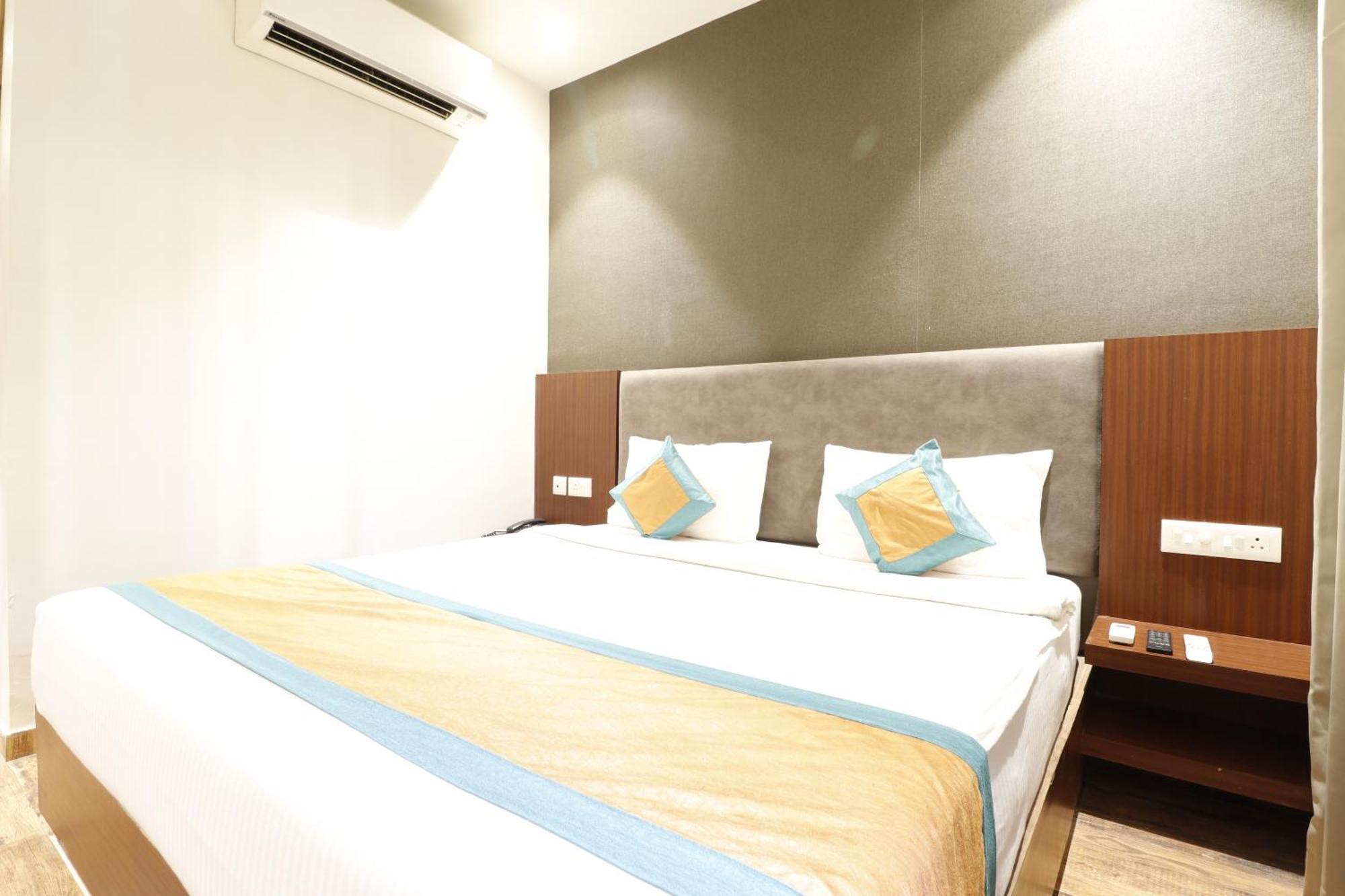 Hotel Yatri Нагпур Екстериор снимка