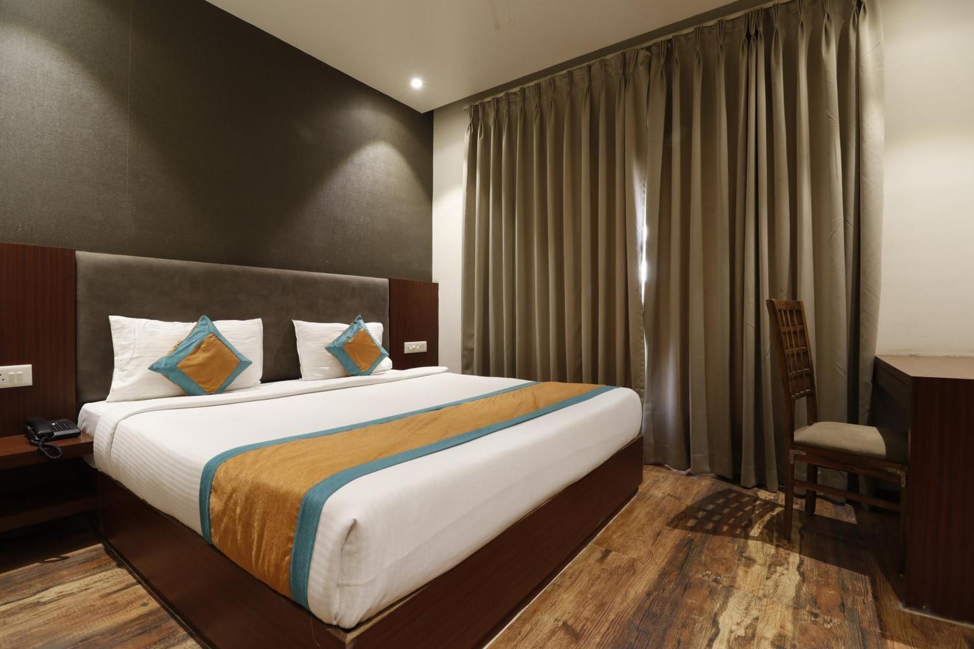 Hotel Yatri Нагпур Екстериор снимка