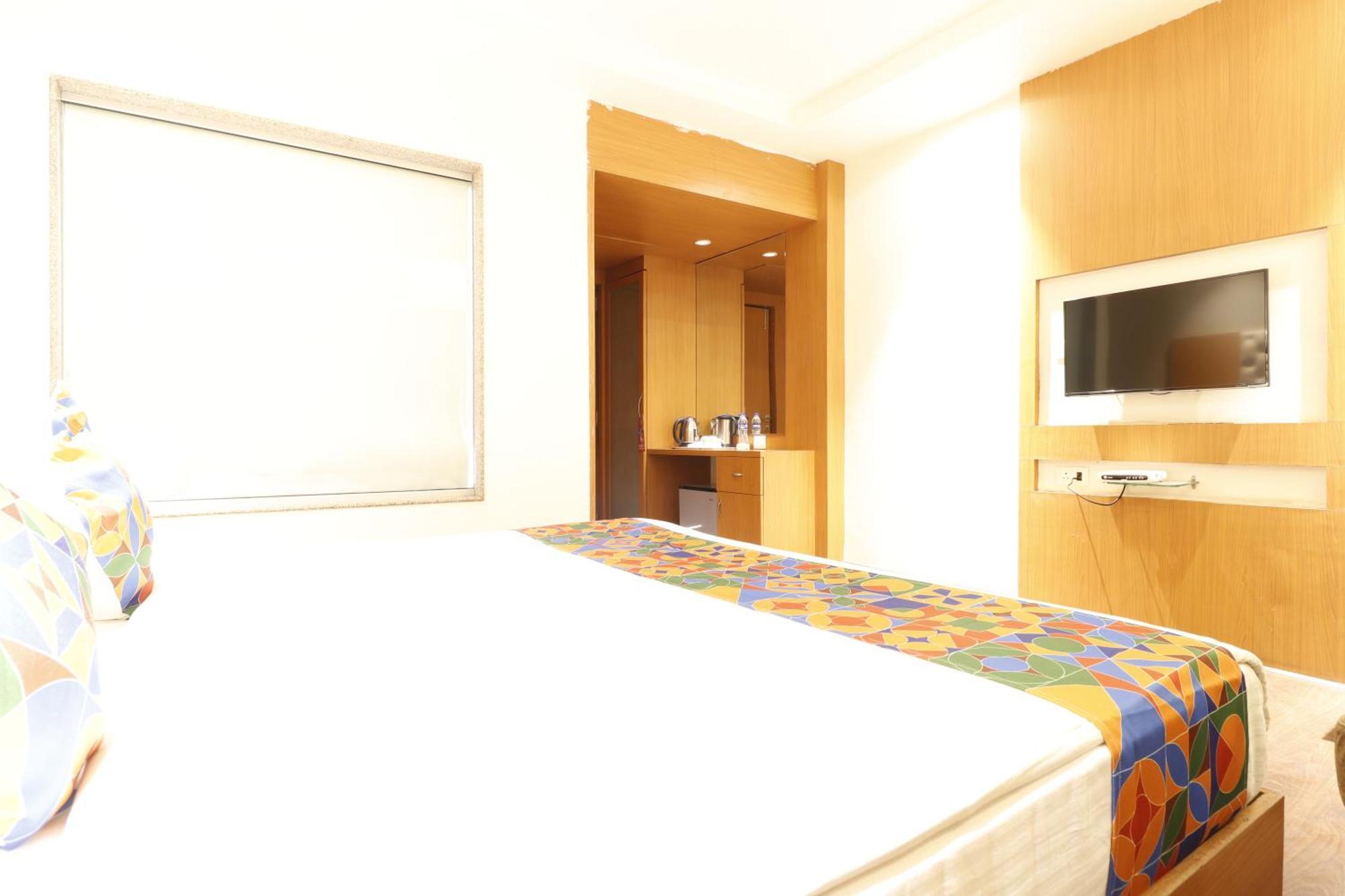 Hotel Yatri Нагпур Екстериор снимка