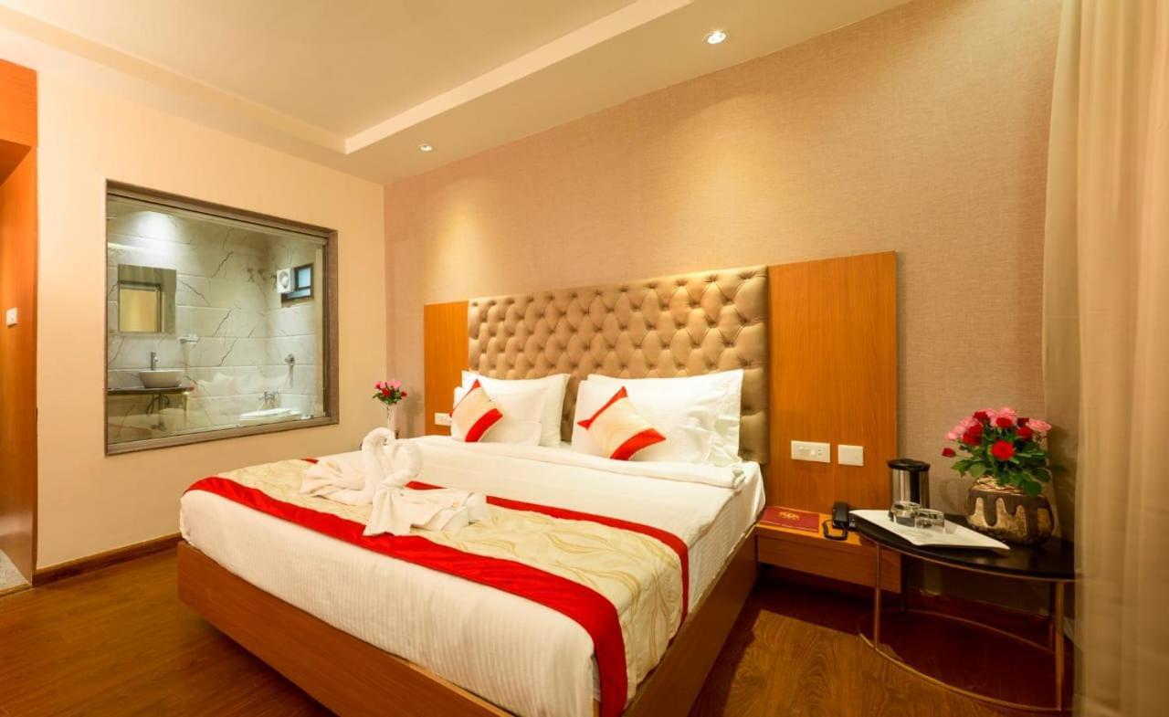 Hotel Yatri Нагпур Екстериор снимка