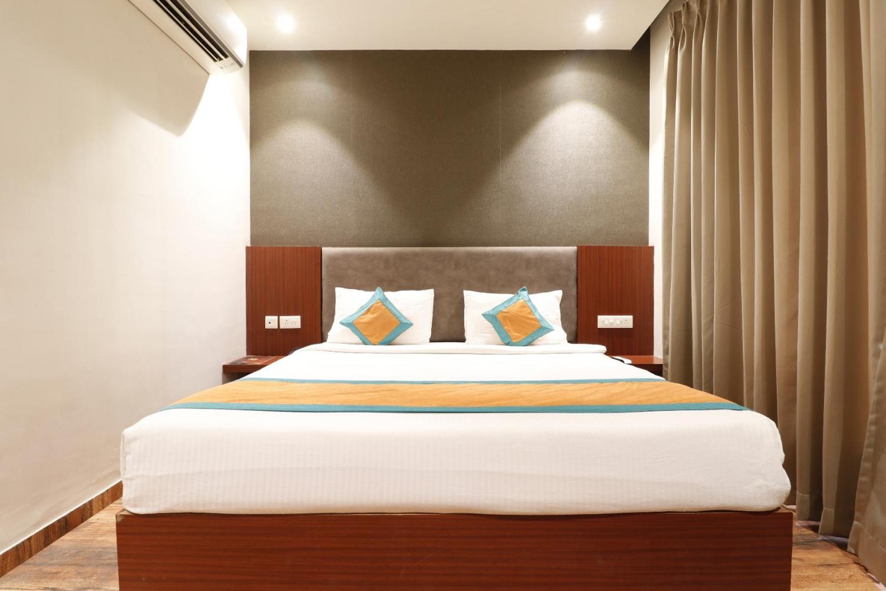 Hotel Yatri Нагпур Екстериор снимка